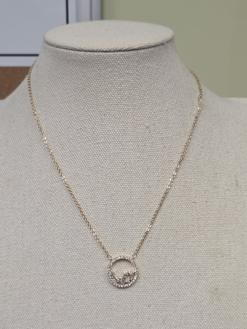 18k Gold Circle Pendant Necklace